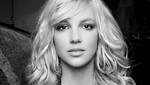 Britney Spears lee acerca del amor