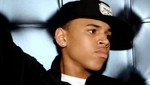 Cantante Chris Brown es acusado de robarle el celular a una fanática
