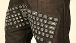 Confeccionan pantalones con teclado y mouse incorporado