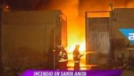 Incendio de grandes proporciones en depósito de llantas en Santa Anita