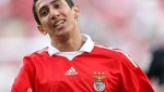 Ángel Di María es observado por el Chelsea