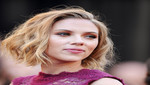 Scarlett Johansson también es invitada por un marine (video)