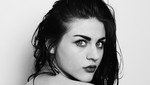 Frances Cobain anuncia su compromiso a través de Facebook