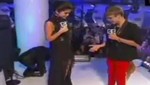 Justin Bieber carga con su serpiente en los MTV VMA's 2011 (video)