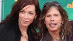 Líder de Aerosmith se casará con su novia 25 años menor que él