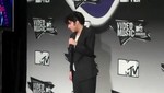 Lady Gaga muestra dedo del medio en los MTV VMA's 2011 (video)