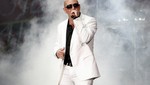 Pitbull golpea a un fanático en un concierto (video)