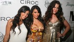 Khloe, Kourtney y Kim Kardashian promocionan sus jeans semidesnudas
