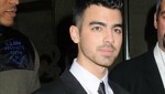 Joe Jonas apoya a la fundación de Elton John