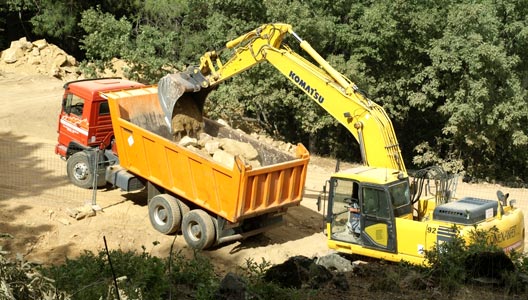 EXCAVADORAS DESTRUYEN TIERRA DE INDÍGENAS