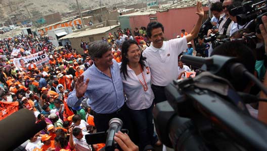 Rafael Rey cambia nuevamente de camiseta y se une a Keiko Fujimori