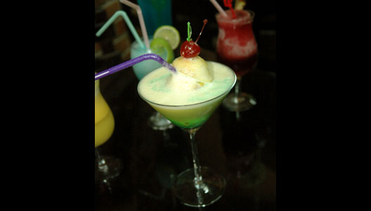 TRAGOS DE AÑO NUEVO TRAGOS DE AÑO NUEVO
