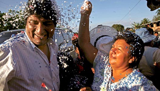 ¿DEMOCRACIA?.... ¡A  LA BOLIVIANA!