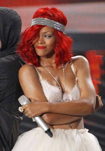 Aparecen fotos de Rihanna subidas de tono en internet