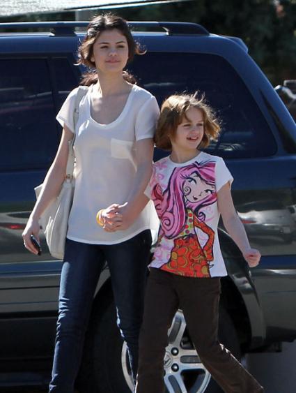 Selena Gomez y Joey King parecen hermanas en la vida real