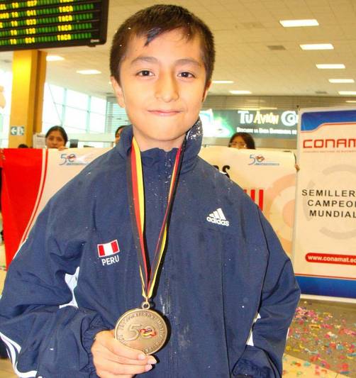 Raúl Chávez suma otra medalla en olimpiadas de matemática