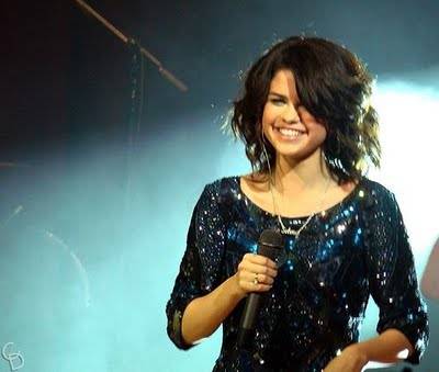Selena Gómez con un adelanto de su nuevo video 'A Year Without Rain'