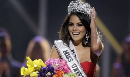 Jimena Navarrete, Miss Universo 2010, le cierra la boca Tiziano Ferro