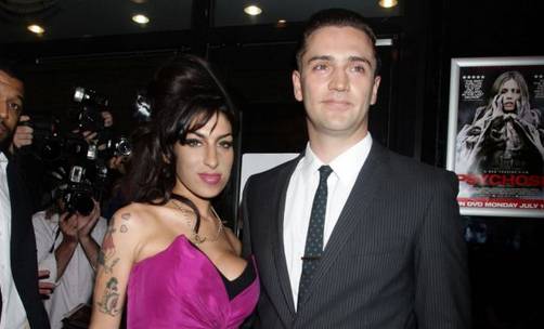 Novio de Amy Winehouse le sacó la vuelta con su ex