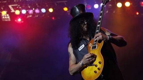 Slash pide el divorcio a su esposa, Perla Ferrar