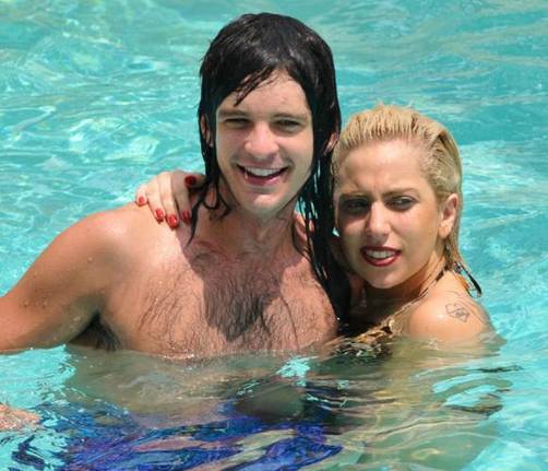 Lady Gaga rompe con Luc Carl e inicia romance con camarero