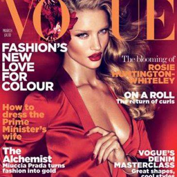 Rosie Huntington luce sexy para la portada de Vogue