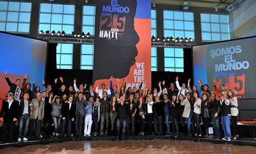 70 artistas latinos entonan: Somos el mundo - We are the world