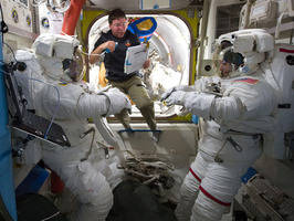 Los astronautas realizarán la segunda caminata espacial