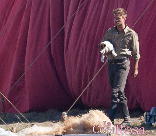 Robert Pattinson adoptó un perro Robert Pattinson adoptó un perro