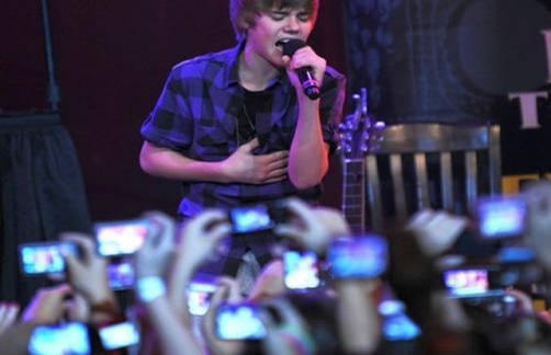 Justin Bieber y Miley Cyrus ofrecieron un concierto en Madison Square Garden