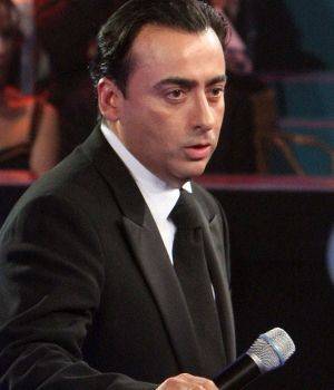 Adal Ramones se defiende ante la prensa
