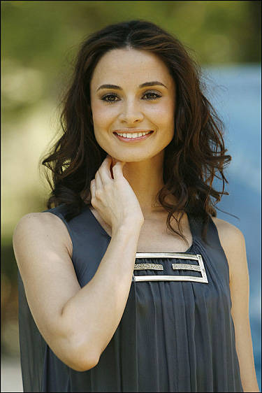 Mía Maestro junto Robert Pattinson y Kristen Stewart en 'Amanecer' Mía Maestro junto Robert Pattinson y Kristen Stewart en 'Amanecer'