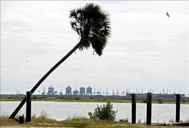 La tormenta 'Tomas' se fortalece mientras avanza hacia Haití y el sureste Cuba