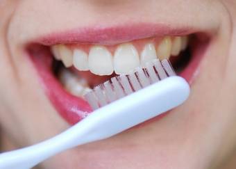 Cepillarse los dientes para perder peso