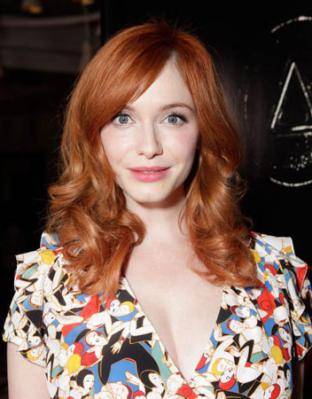 Christina Hendricks es elogiada por la ministra de Igualdad británica