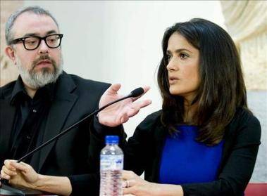 Salma Hayek se queja del frío en España