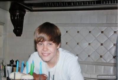 Justin Bieber lloró al cantar 'Down To Earth' Justin Bieber lloró al cantar 'Down To Earth'