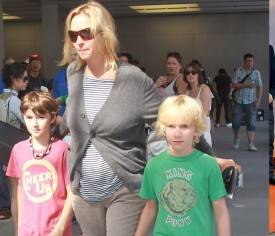 Uma Thurman de compras con sus hijos Maya y Roan