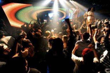 Dejar entrar gratis a mujeres en discotecas no es discriminación