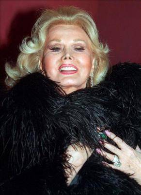 Zsa Zsa Gabor: Operación para amputar parcialmente la pierna de la actriz es aplazada Zsa Zsa Gabor: Operación para amputar parcialmente la pierna de la actriz es aplazada