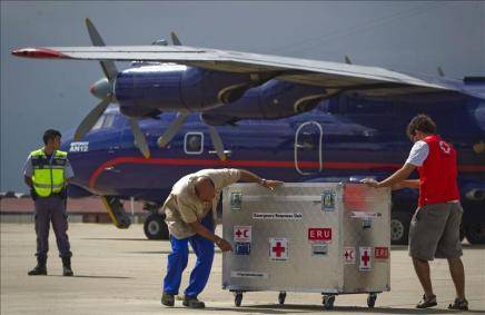 Egipto: Llega primer avión de la Cruz Roja con material de primeros auxilios