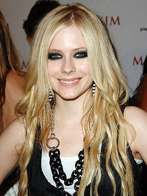 Vídeo: Avril Lavigne habla sobre su álbum 'Goodbye Lullaby' con Elle Girl en Japón