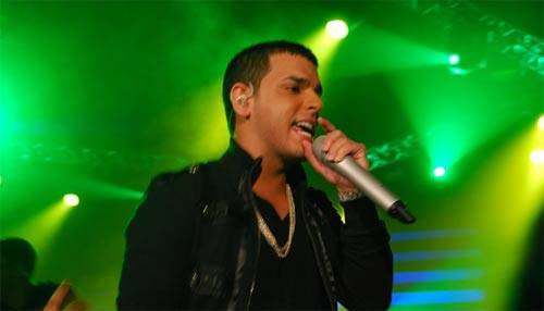 Tito 'El Bambino' promociona su nuevo sencillo 'Llueve el amor'