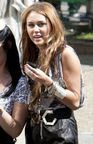 Miley Cyrus fue vista en un bar Miley Cyrus fue vista en un bar