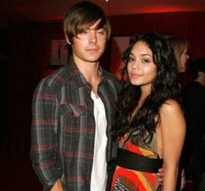 Vanessa Hudgens calma los nervios de Zac Efron Vanessa Hudgens calma los nervios de Zac Efron