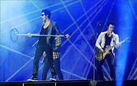Los Jonas Brothers sorprendidos con las fans chilenas Los Jonas Brothers sorprendidos con las fans chilenas