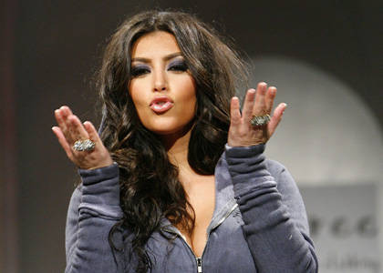 Kim Kardashian se rompió un dedo