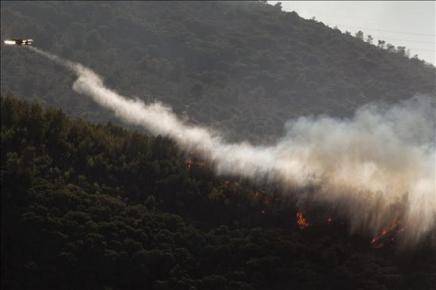 El incendio en Israel alcanza dos localidades y una reserva natural