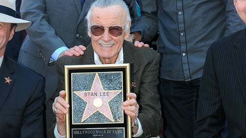 Stan Lee devela su estrella en Hollywood