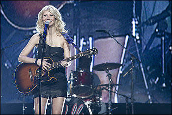 Gwyneth Paltrow y Mandy Moore cantarán en los Oscar